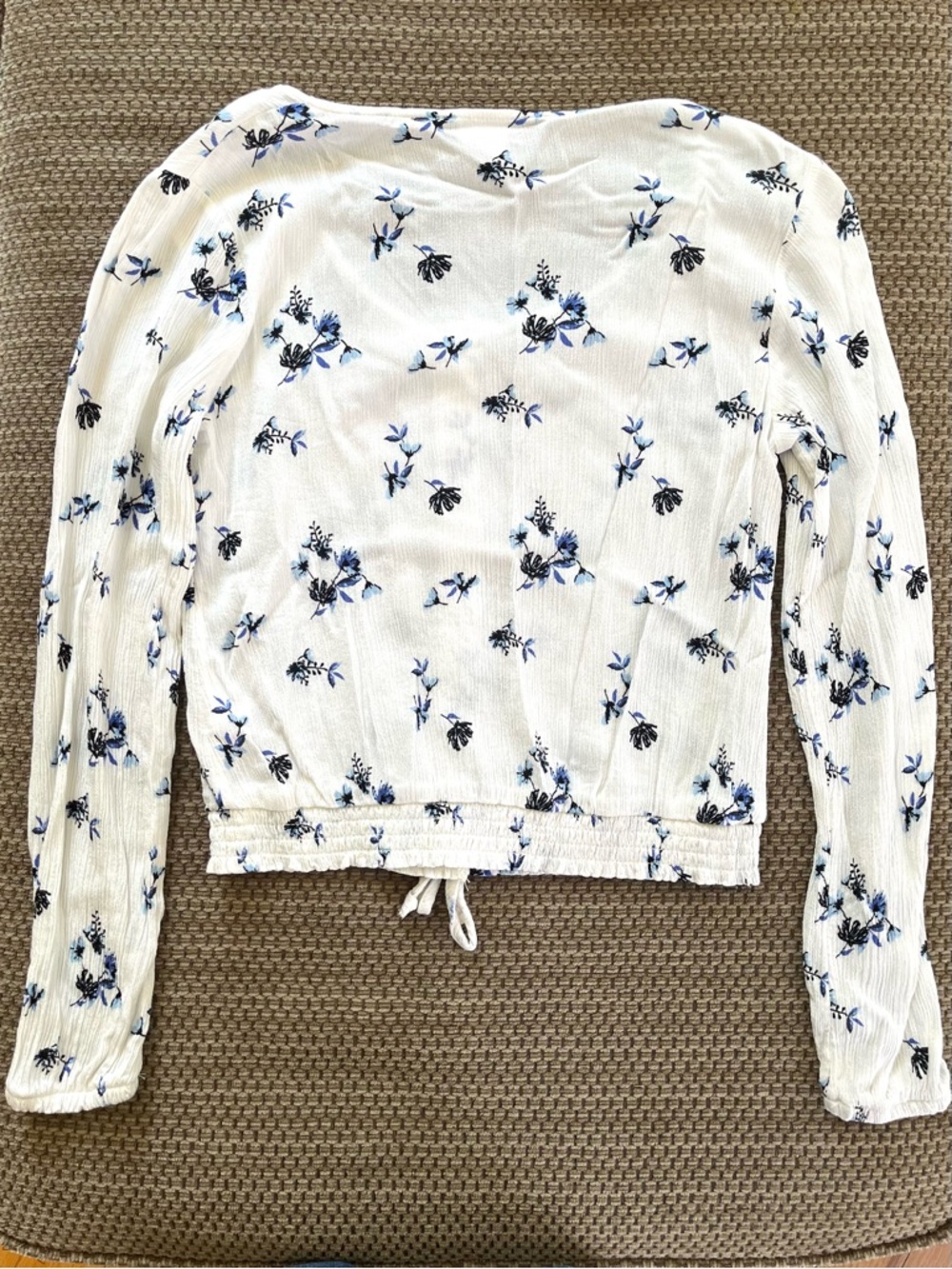 No Boundaries Juniors XS Blue Floral Blouse Button Front Crinkle Cinched Waist - Picture 2 of 4